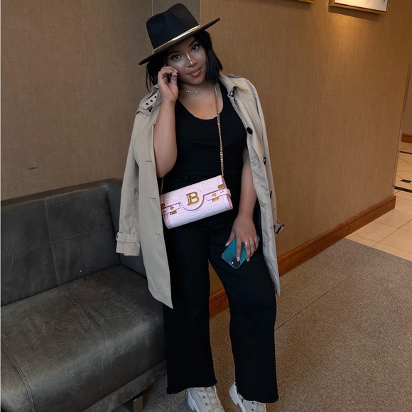 Meet your Posher, Samantha - Picture 1 of 1